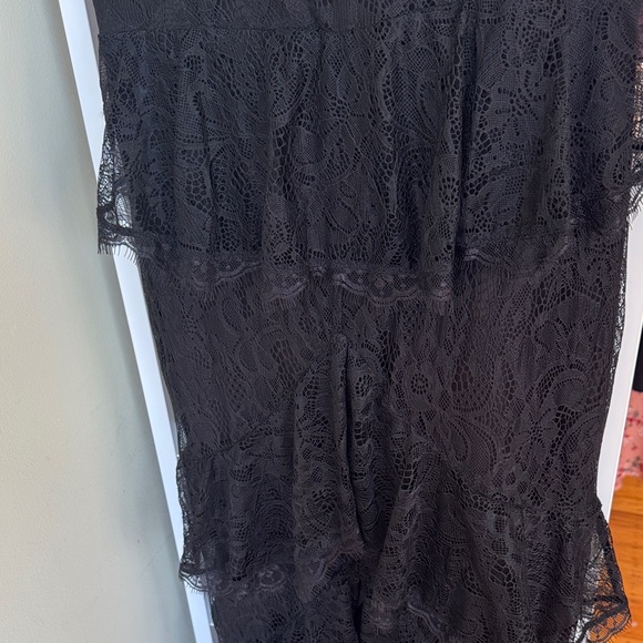 Elegant Black Lace Dress - Picture 7 of 10